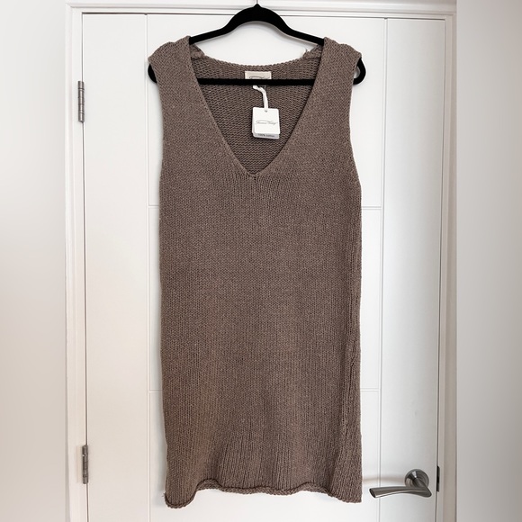 American Vintage Sweaters - American vintage beige v neck knit sleeveless tunic long top size medium BNWT